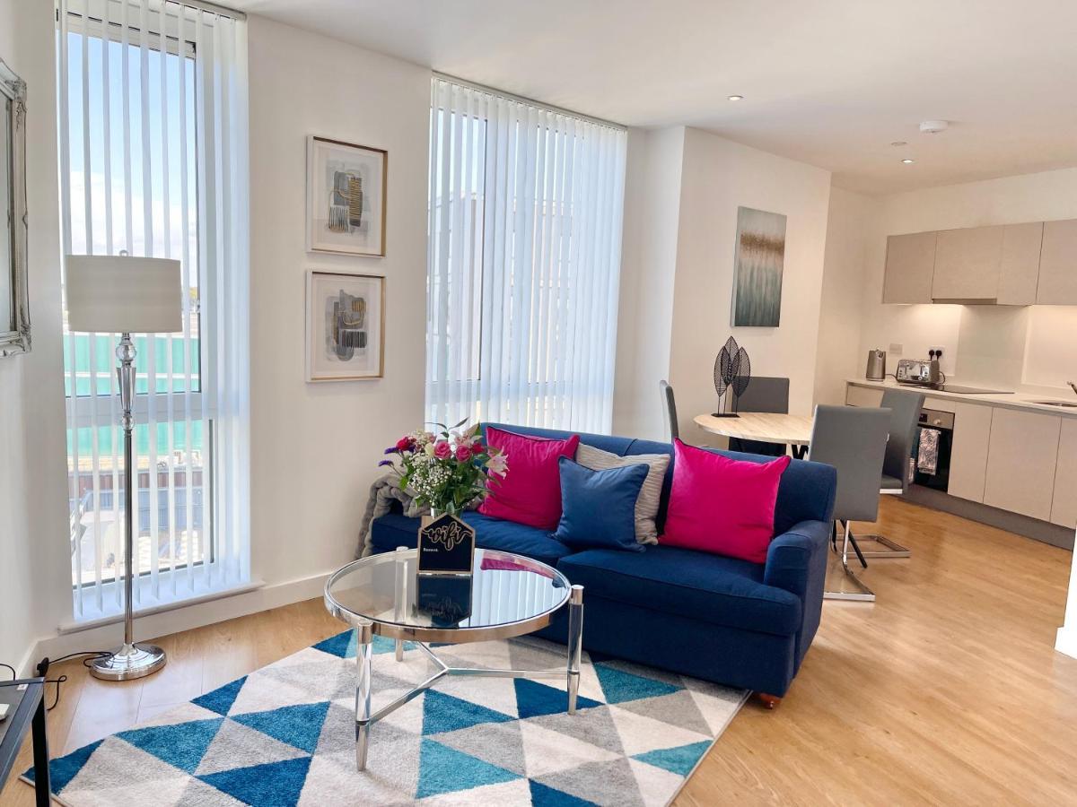 Urban Gateway Spacious Apartment With Free Parking Бракнел Екстериор снимка