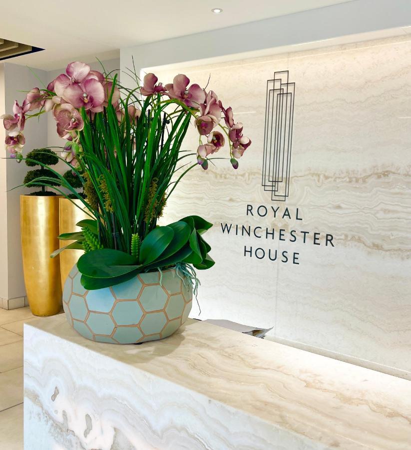 Urban Gateway Spacious Apartment With Free Parking Бракнел Екстериор снимка