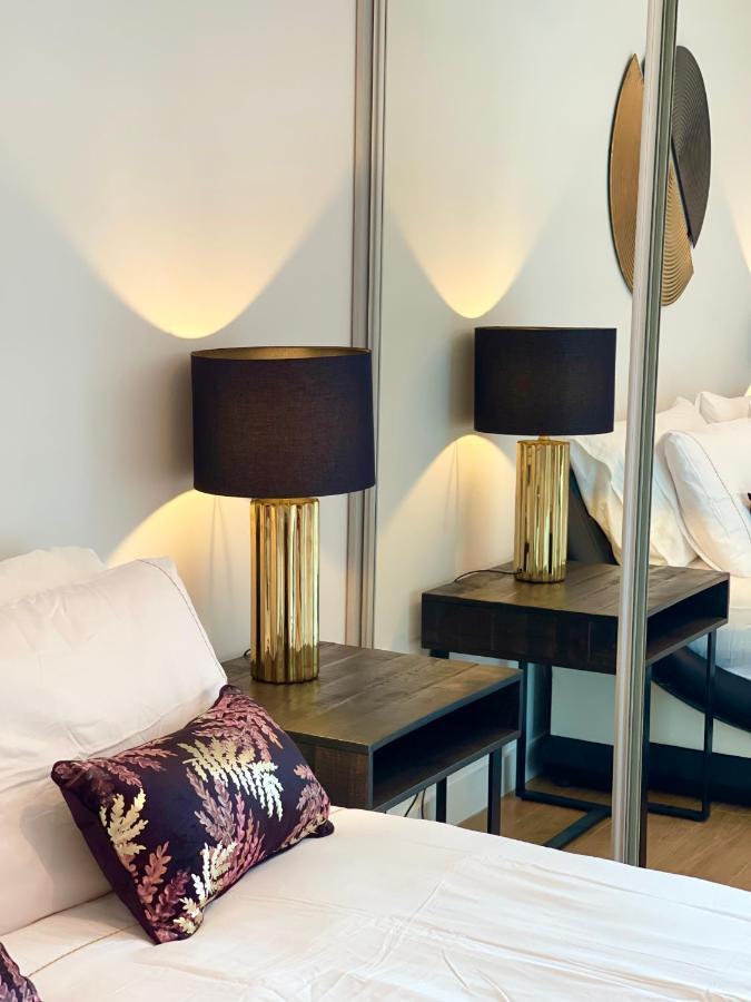 Urban Gateway Spacious Apartment With Free Parking Бракнел Екстериор снимка